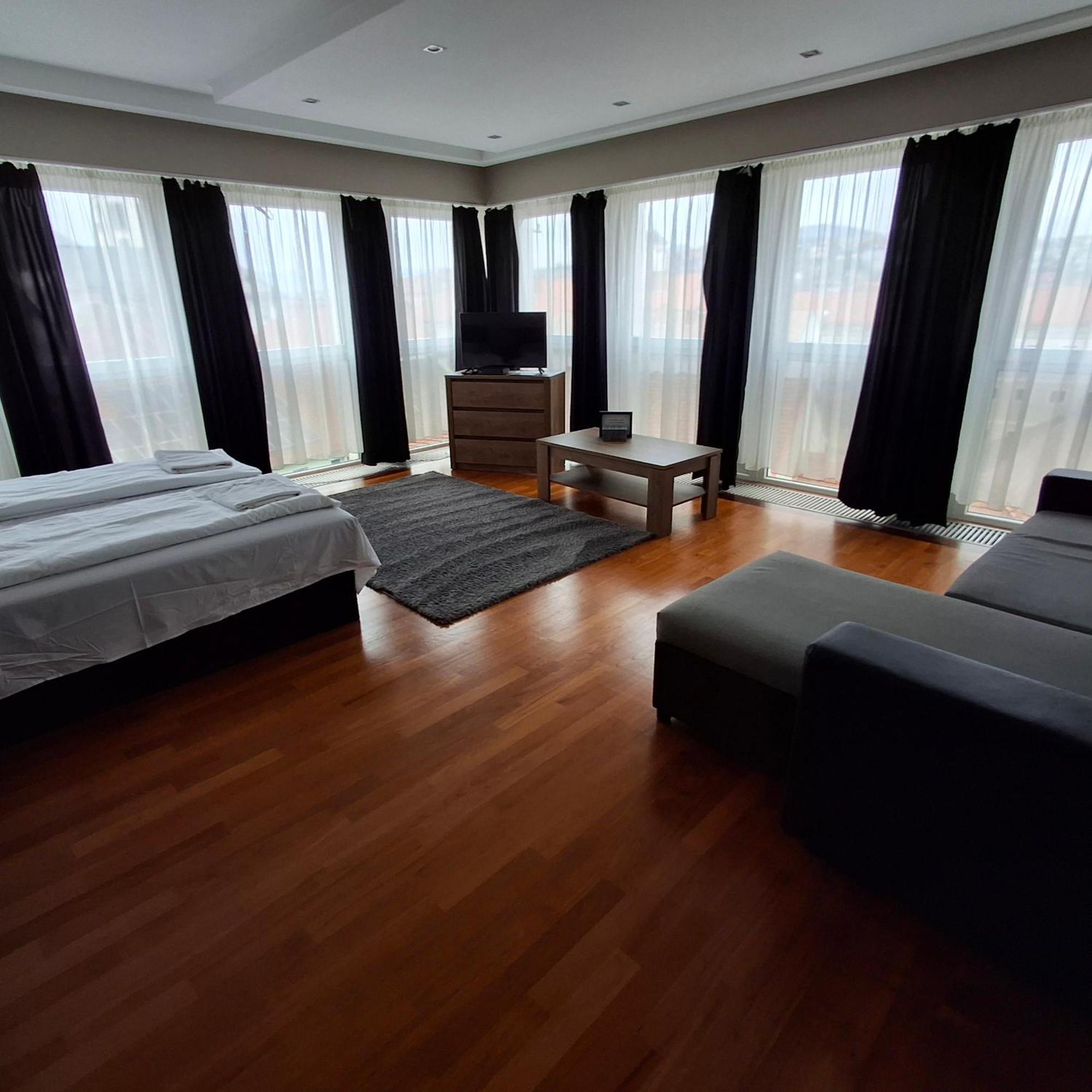 Unicorniselit Apartmanok Еґер Екстер'єр фото